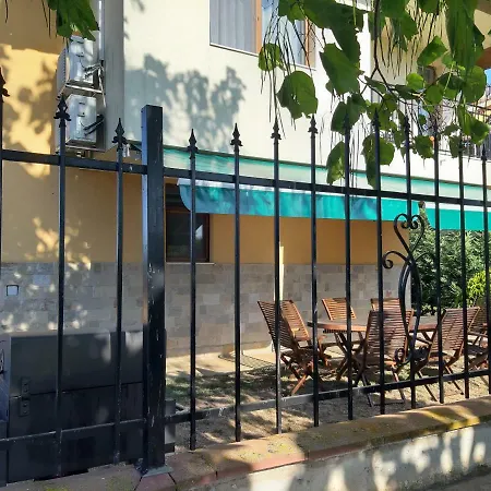 Вилла House Enjoy Камен-Бряг
